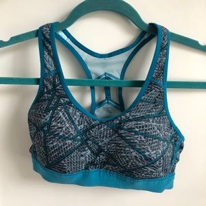 Women’s blue patterned sports bra